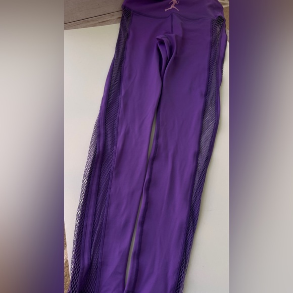NWOT Unique Purple Sport Set - Leggings and Top (Size Small) - Picture 8 of 17